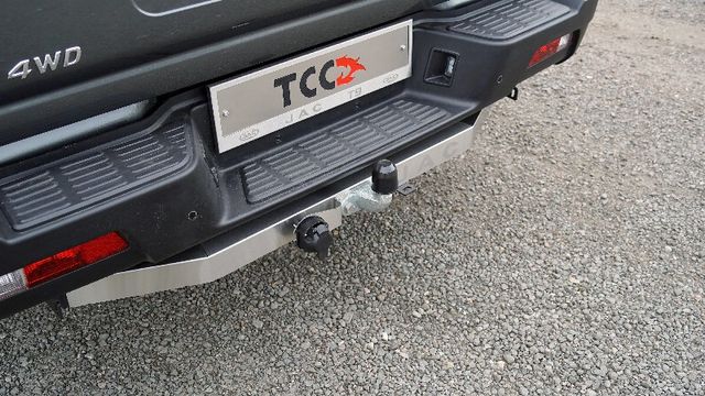 Фаркоп оцинкованный ТСС для JAC T9 (4WD дизель) 2024-2026 с накладкой с надписью JAC. Артикул TCU00430