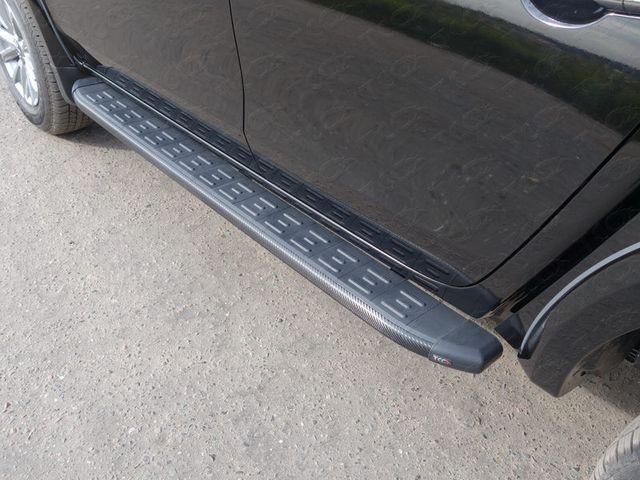 Пороги алюминиевые ТСС с пластиковой накладкой 1820 мм для Fiat Fullback 2016-2019 Карбон черные. Артикул FIAFUL16-10BL