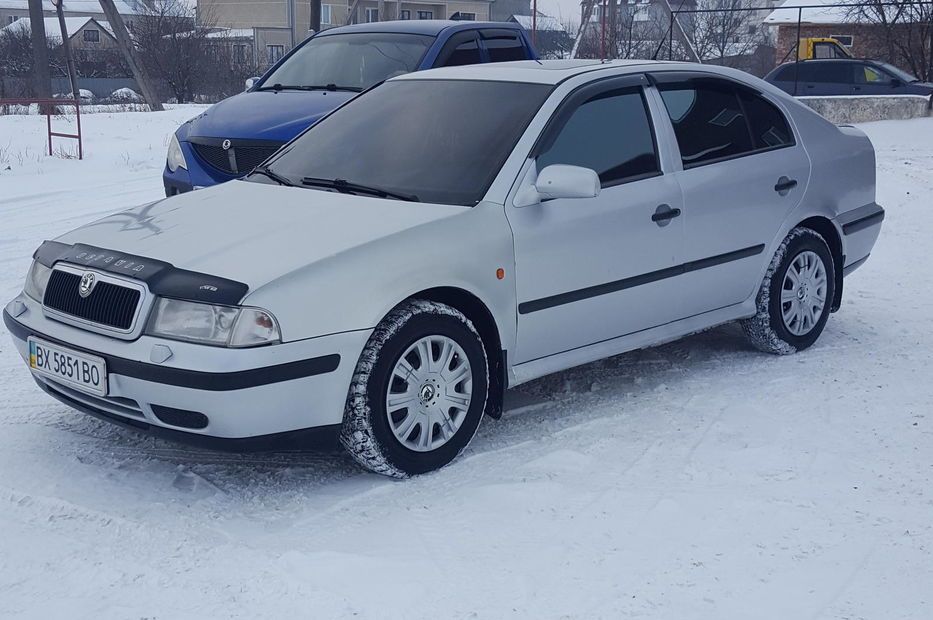 Дефлектор VT52 для капота Skoda Octavia Tour универсал 1996-2010. Артикул SK03VT