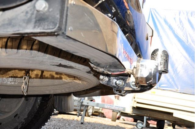 Фаркоп Oris (ранее Bosal) для Lexus LX 570 2007-2026 с нержавеющей светящейся накладкой ORIS DRIVE. Артикул 3054-AOD