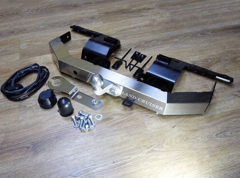 Фаркоп ТСС для Toyota Land Cruiser 200 2007-2021 с накладкой с надписью Land Cruiser. Артикул TCU00260