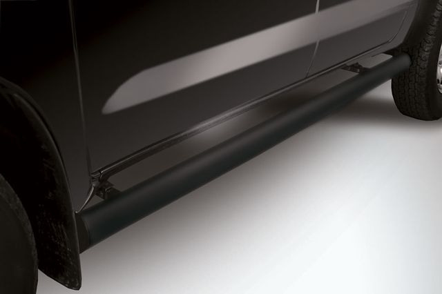 Пороги Slitkoff труба d76 ЧЕРНЫЕ матовые для Toyota Hilux VII 2011-2015. Артикул THL11-004B