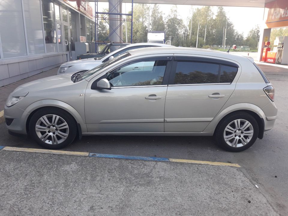 Дефлекторы Cobra Tuning для окон Opel Astra H хэтчбек 5-дв. 2004-2010. Артикул O10304