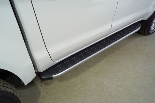 Пороги алюминиевые ТСС с пластиковой накладкой 1920 мм для Sollers ST6 2023-2026 Карбон серебро. Артикул SOLST623-04SL