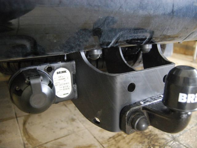 Фаркоп Brink (Thule) для Toyota Land Cruiser 200 V8 2007-2021. Фланцевое крепление. Артикул 424600