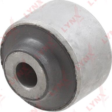 Сайлентблок переднего рычага подвески LYNXauto. Артикул B8347