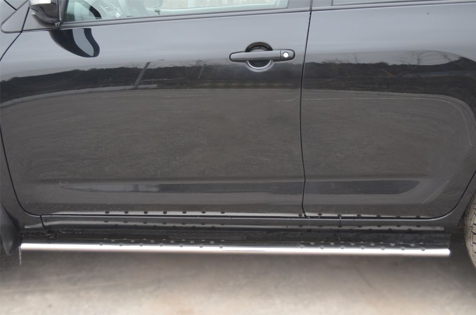 Защита RusStal порогов труба d75х42 овал с проступью для Toyota RAV4 III (обычная база) 2010-2012. Артикул TRO-100156