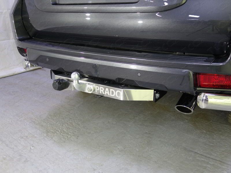 Фаркоп оцинкованный ТСС для Toyota Land Cruiser Prado 150 2009-2023 с накладкой с надписью Prado. Артикул TCU00024