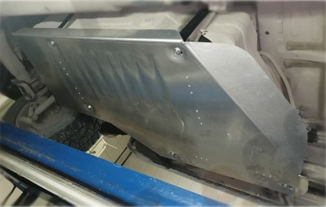 Защита алюминиевая Alfeco для топливного бака Toyota Tundra Double Cab II рестайлинг (XK50) 2013-2021. Артикул ALF.24.121al