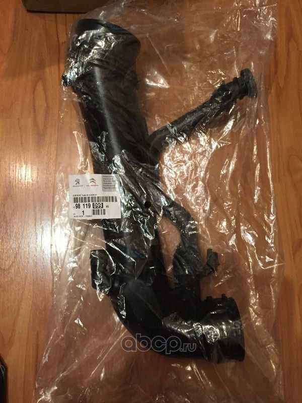 Патрубок интеркулера PSA. Артикул 9811909980