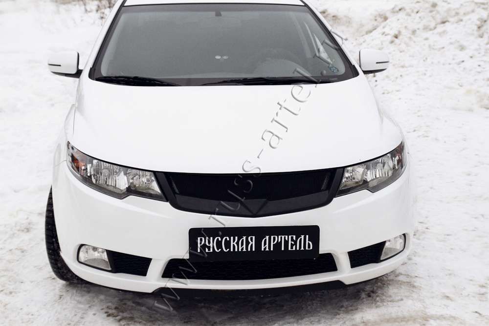 Решетка радиатора Русская Артель спорт с сеткой металлик для Kia Cerato II седан 2008-2013. Артикул RRKC-010500