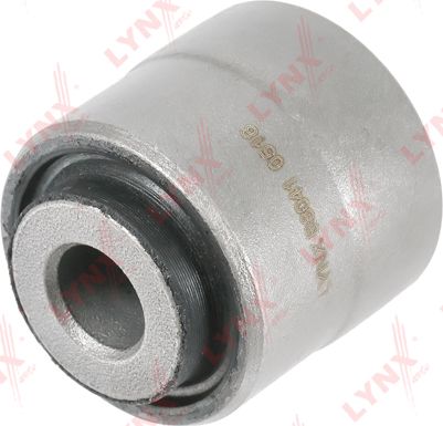 Сайлентблок переднего рычага подвески LYNXauto. Артикул B8041