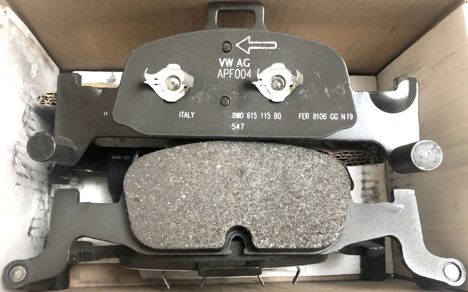 Тормозные колодки VAG. Артикул 8W0698151AQ