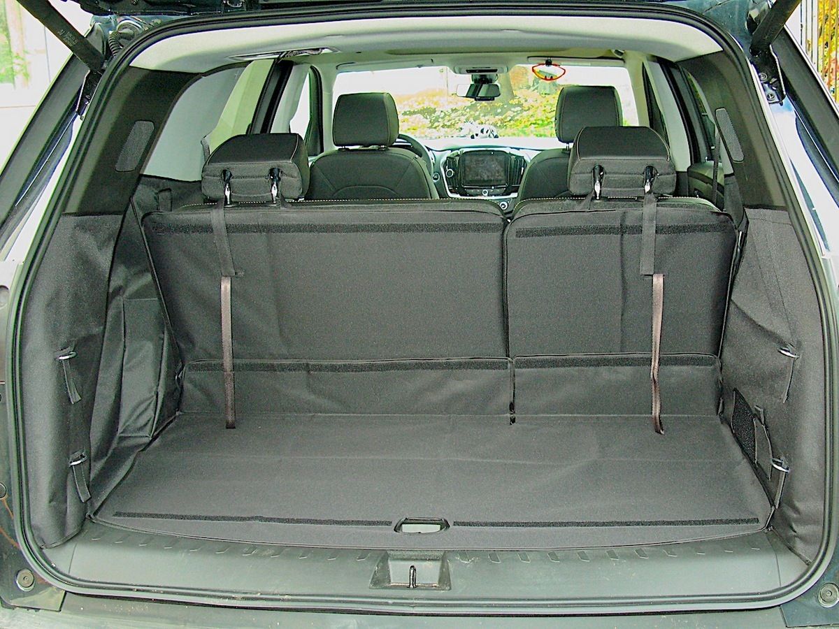 Защитный чехол AUTOSMSTUDIO "Maxi" в багажник автомобиля для Chevrolet Traverse II 2017-2026, серый. Артикул TP-CHTR-II-MAXI-GR