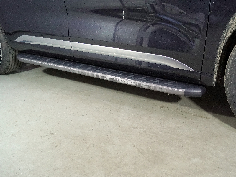 Пороги алюминиевые ТСС с пластиковой накладкой 1920 мм для Exeed VX 2.0L 4WD 2021-2026 Карбон серые. Артикул EXEEDVX21-32GR