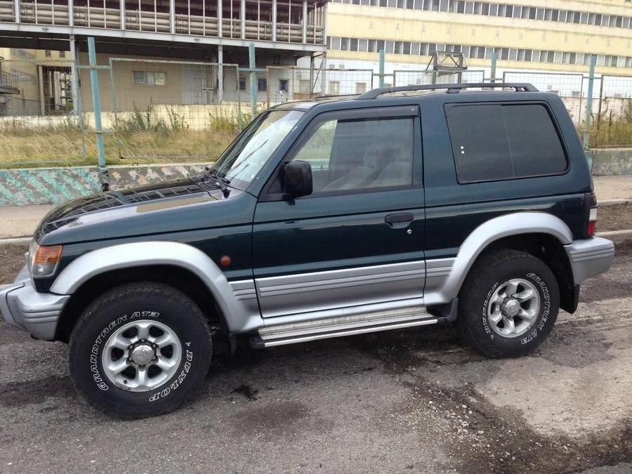 Дефлекторы Cobra Tuning для окон Mitsubishi Pajero II 3-дв. 1991-2000. Артикул M42591