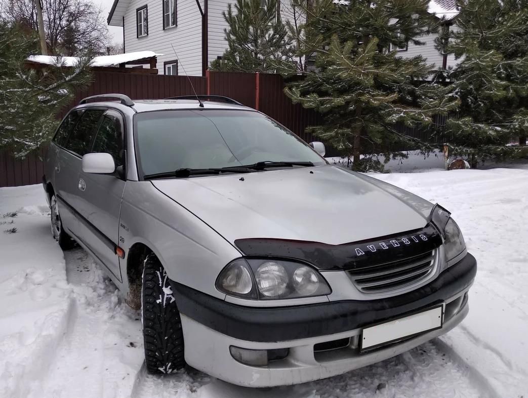 Дефлектор VT52 для капота Toyota Avensis I 1997-2002. Артикул TYA02VT