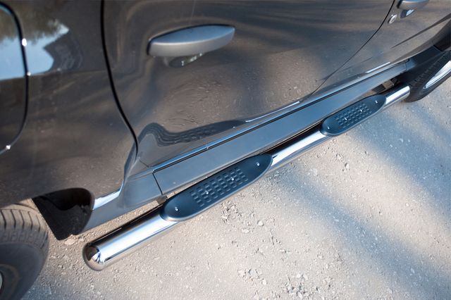 Защита порогов RusStal труба d76 с накладками (вариант 3) для Renault Duster I 2010-2020. Артикул RD2T-0004393