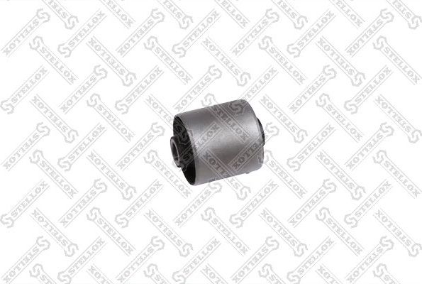 Сайлентблок переднего рычага подвески Stellox. Артикул 77-02061-SX