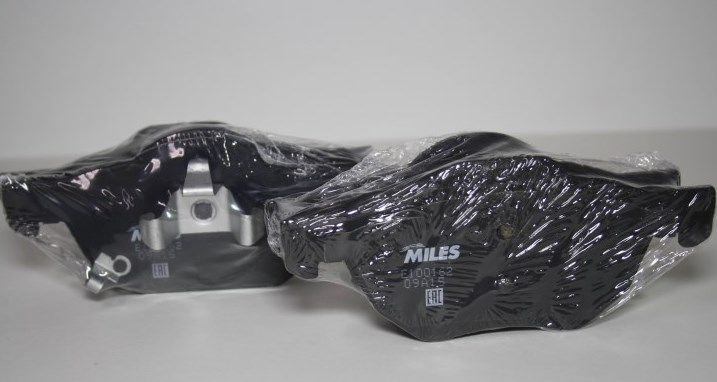 Тормозные колодки Miles (Semi-Metallic). Артикул E100162