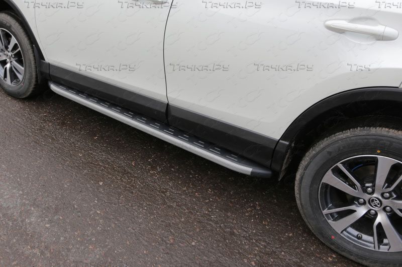 Пороги алюминиевые ТСС с пластиковой накладкой 1720 мм для Toyota RAV4 IV рестайлинг 2015-2019 Карбон серые. Артикул TOYRAV15-19GR