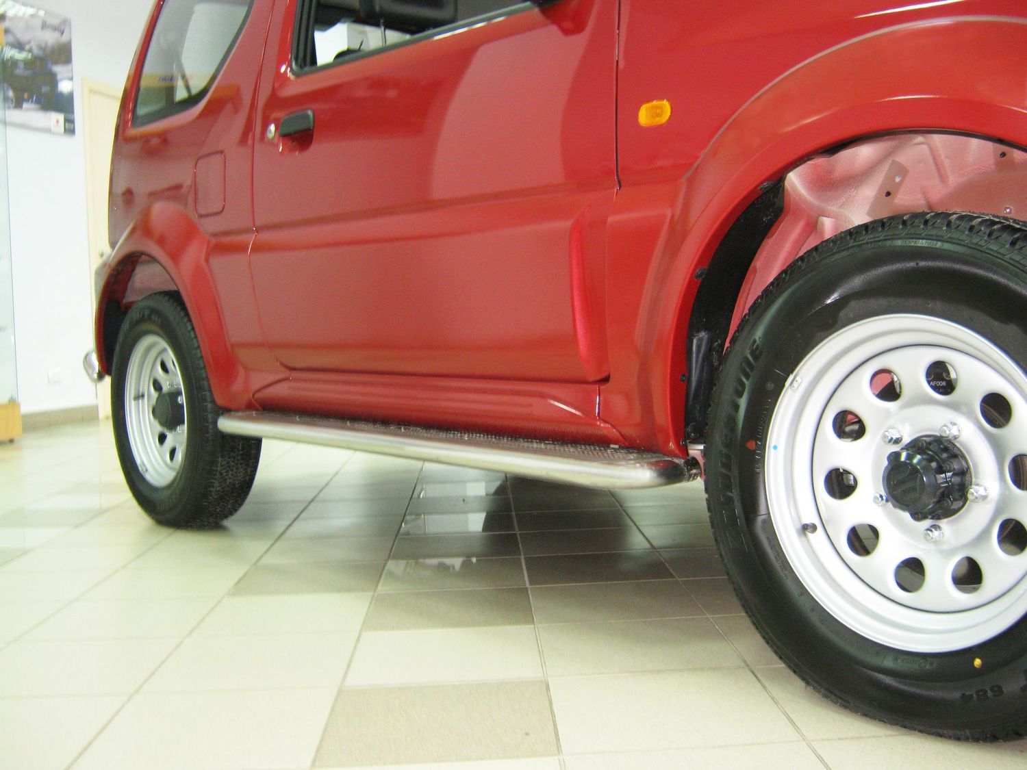 Защита порогов RusStal труба d42 с листом для Suzuk Jimny III 1998-2012. Артикул SJL-000213