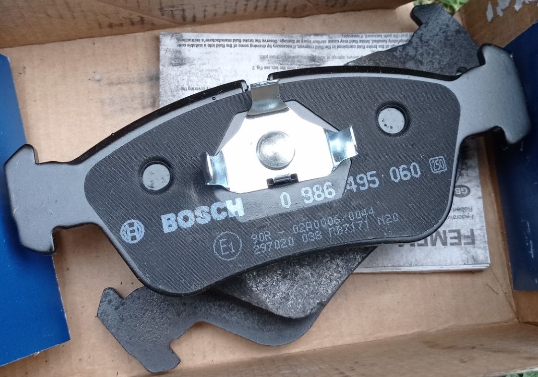 Тормозные колодки Bosch. Артикул 0 986 495 060