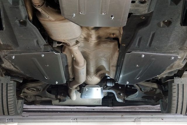 Защита алюминиевая ТСС (4 мм) для бака 2 шт. Genesis GV80 2020-2026. Артикул ZKTCC00516