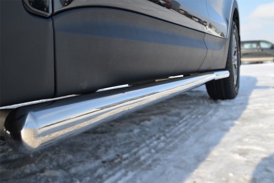 Защита порогов RusStal труба d76 с накладками (вариант 2) для Hyundai ix35 2009-2026. Артикул HIT-0001772