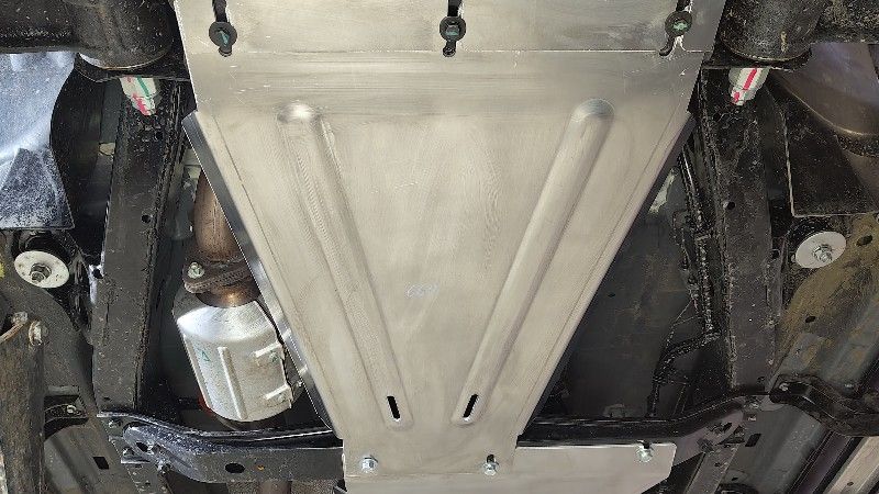 Защита алюминиевая ТСС (4 мм) для КПП BAIC Beijing BJ40 2023-2026. Артикул ZKTCC00664