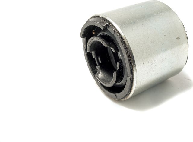 Сайлентблок переднего рычага подвески Cworks правый/левый для BMW 3 IV (E46) 1997-2007. Артикул F280R0060