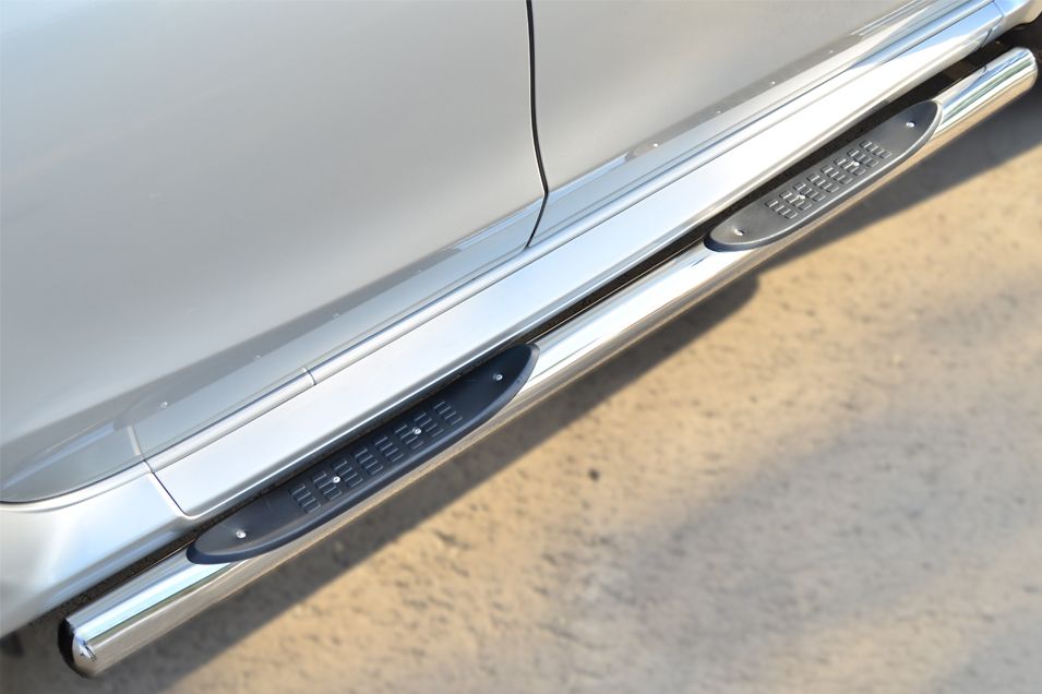 Защита порогов RusStal труба d76 с накладкой (вариант 3) для Nissan Terrano III 2014-2026. Артикул NTRT-001792