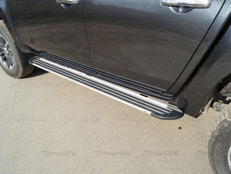 Пороги алюминиевые ТСС Slim Line Silver 1820 мм для Mitsubishi L200 V рестайлинг 2018-2026. Артикул MITL20019-36S