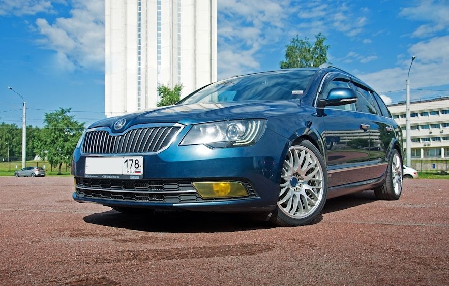 Дефлекторы V-Star для окон (с хром. молдингом) Skoda Superb II универсал 2008-2015. Артикул CHR03230