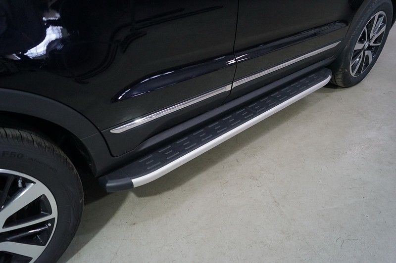 Пороги алюминиевые ТСС с пластиковой накладкой 1720 мм для Changan CS55 2WD 1.5T 2022-2026. Артикул CHANCS5522-20AL