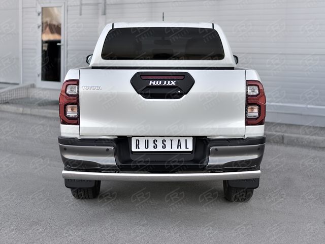 Защита RusStal заднего бампера d75х42 дуга для Toyota Hilux VIII 2020-2026. Артикул THZ-003502