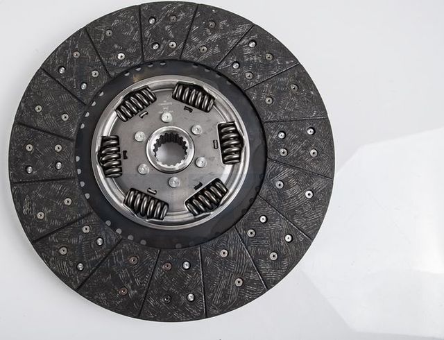 Диск сцепления PE Automotive для Mercedes-Benz Atego 1 1998-2004. Артикул 080.256-00A