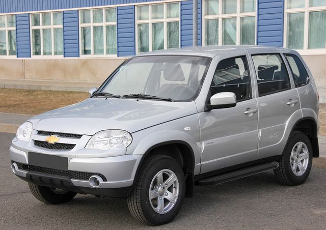 Пороги алюминиевые Rival Premium-Black для Chevrolet Niva 2002-2008. Артикул A160ALB.1001.2