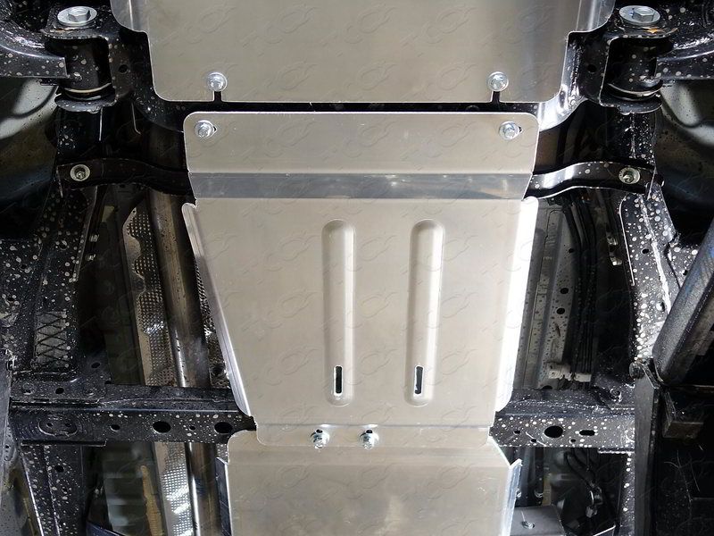 Защита алюминиевая ТСС (4 мм) для КПП Toyota Fortuner II 2015-2026. Артикул ZKTCC00031