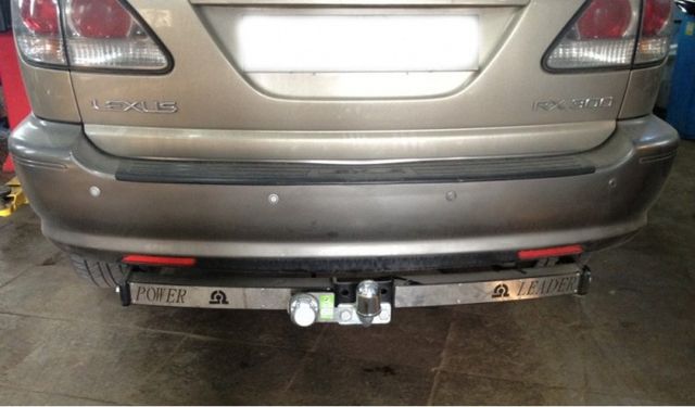 Фаркоп Лидер-Плюс для Lexus RX 300 1997-2003 (с накладкой из нерж. стали). Фланцевое крепление. Артикул L102-F(N)