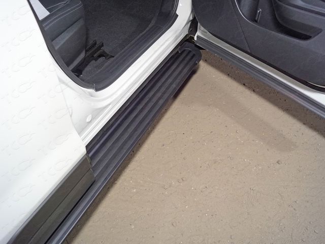 Пороги алюминиевые ТСС Slim Line Black 1720 мм для Subaru Forester V (S5) 2018-2024. Артикул SUBFOR18-33B