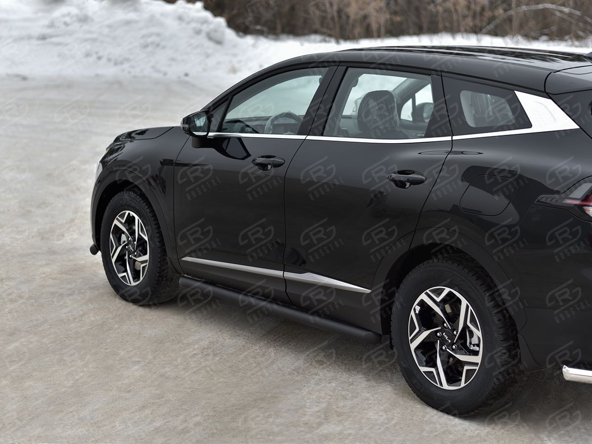 Защита порогов RusStal труба d63 секции (вариант 1) для Kia Sportage V (кроме Style и X-Line) 2021-2026 Черные. Артикул KST-004031CH