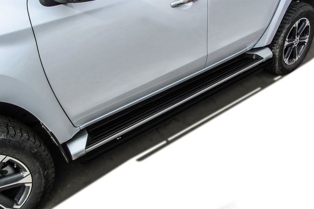 Защита Slitkoff штатного порога труба d42 для Mitsubishi L200 V рестайлинг 2018-2026 ЧЕРНЫЕ матовые. Артикул ML18-009B