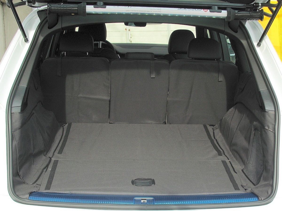 Защитный чехол AUTOSMSTUDIO "Maxi" в багажник автомобиля для Audi Q7 II 2015-2026, коричневый. Артикул TP-Q7-II-MAXI-BR