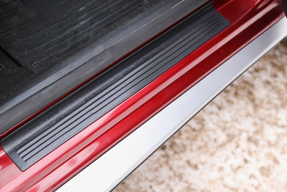 Накладки Русская Артель на внутренние пороги дверей (вариант 1) для Renault Duster I 2010-2015. Артикул NRD-008702