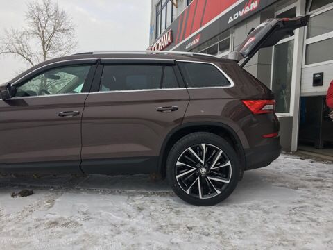 Дефлекторы Cobra Tuning для окон с хромированным молдингом Skoda Kodiaq 2017-2026. Артикул S22116CR