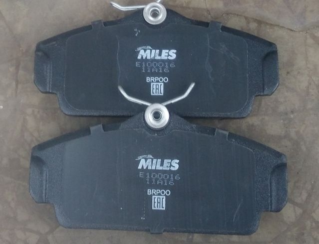 Тормозные колодки Miles (Semi-Metallic). Артикул E100016