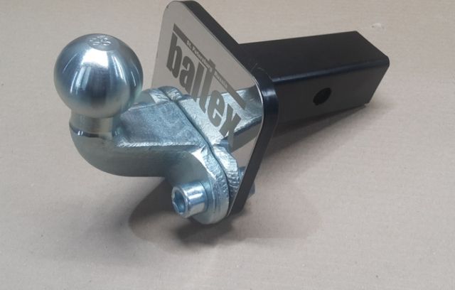 Шаровый узел Baltex (под американский квадрат 50х50 мм) с 2 вариантами обнижения шара: 17 мм и 82 мм на базе шара тип F (шар в комплекте) с хромированной пластиной. Артикул 000-017