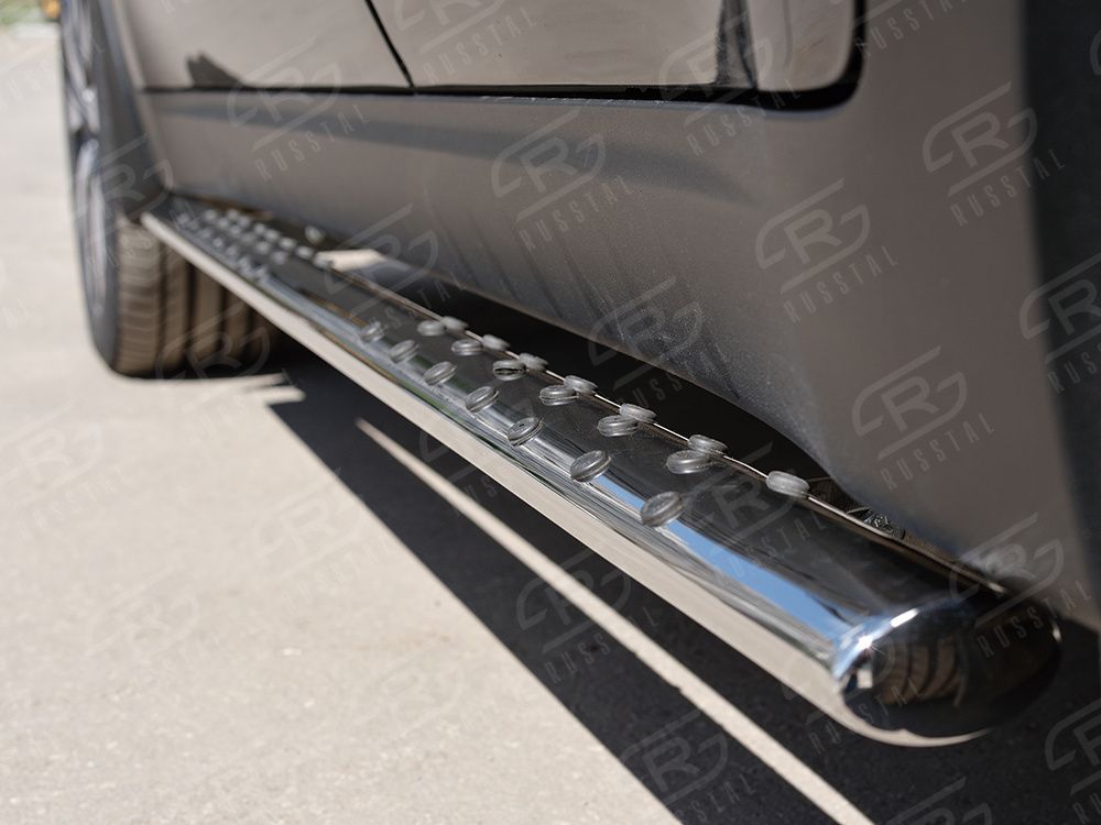 Защита порогов RusStal труба 75х42 овал с проступью для Kia Sportage IV 2016-2018. Артикул KSO-002290