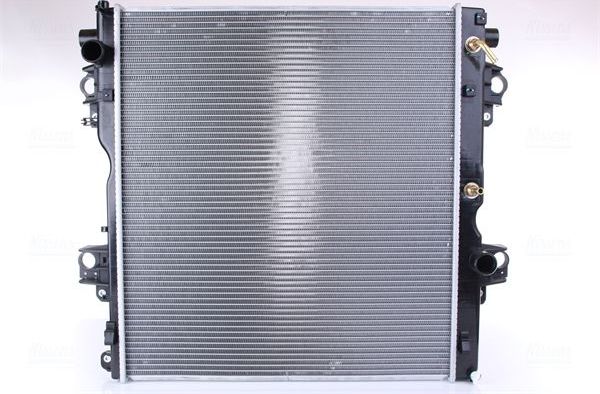 Радиатор охлаждения двигателя Nissens. Артикул 646824
